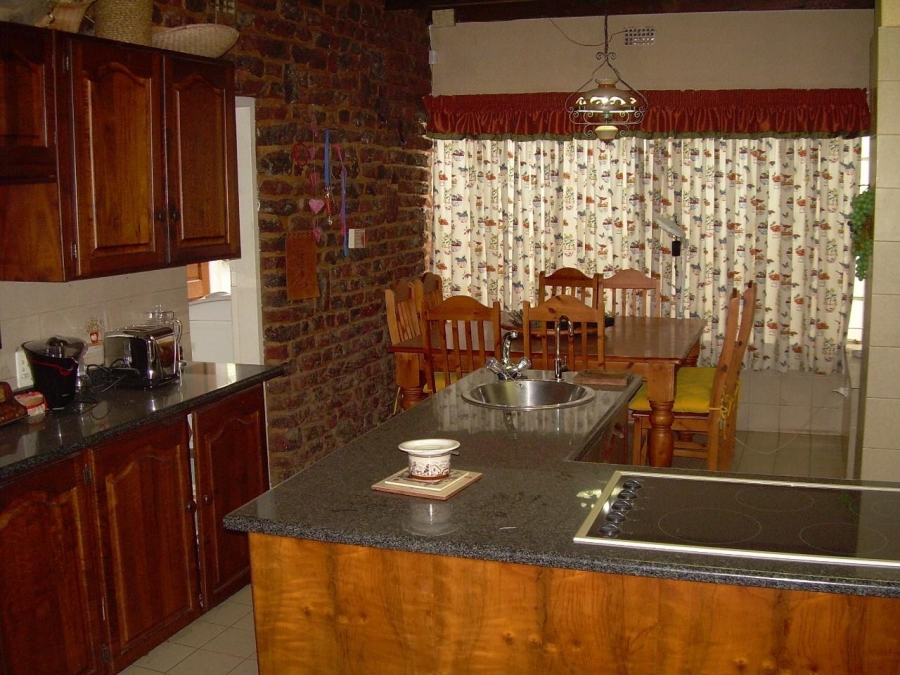 5 Bedroom Property for Sale in Protea Park North West